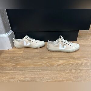 Veja Nova canvas low women’s size 8